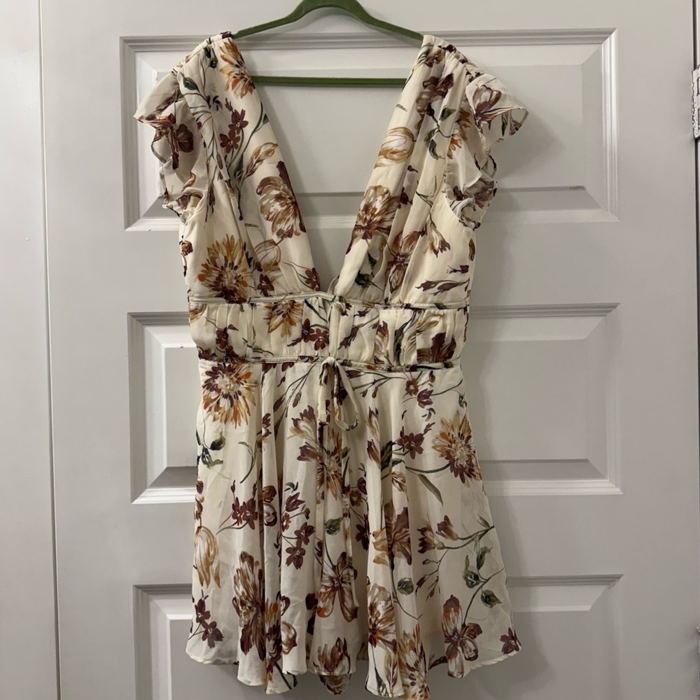 Lulus Flirty Ways Cream Floral Print Flutter Sleeve Romper Size Medium